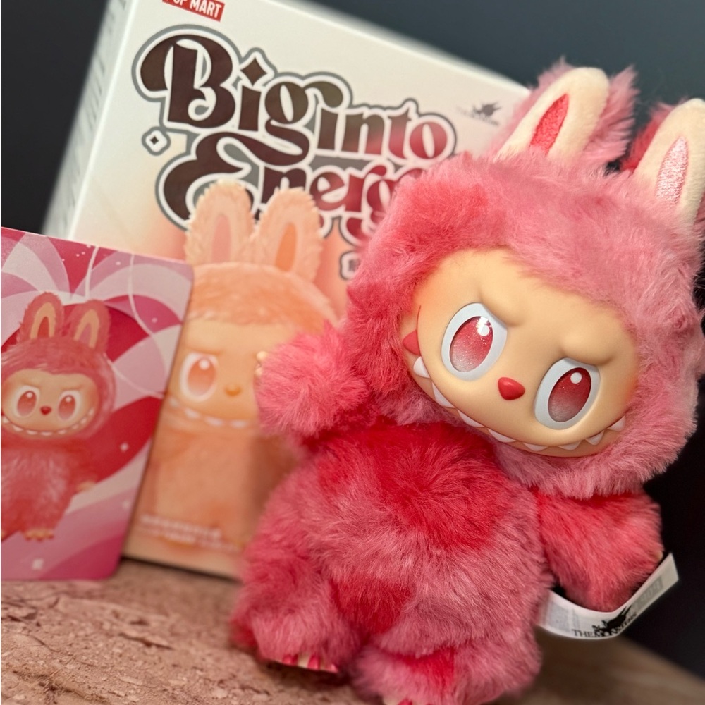 AUTHENTIC NEW Pop Mart LABUBU Big Into
Energy Vinyl Plush - Love